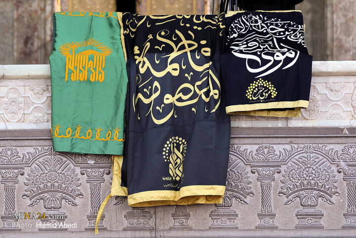 برافراشته شدن پرچم عزا بر فراز گنبد حرم حضرت معصومه(س)
