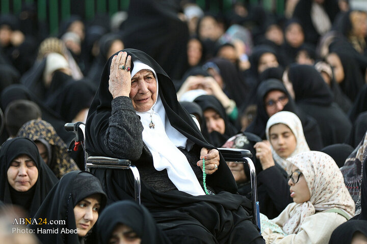 برافراشته شدن پرچم عزا بر فراز گنبد حرم حضرت معصومه(س)