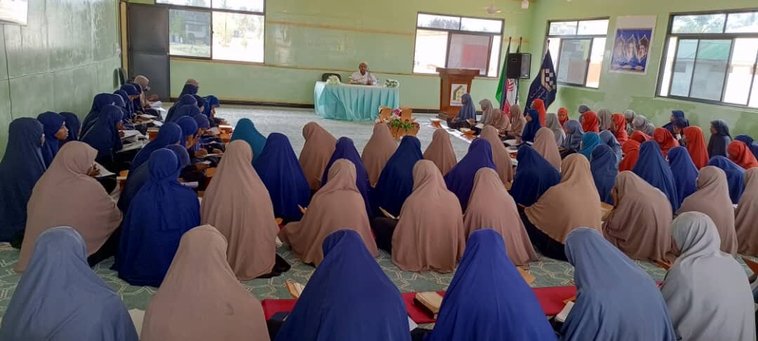 Somo la Qur’an Tukufu katika Madrasat ya Hazrat Zainab (sa) - Kigamboni , Dar-es-salaam +Picha