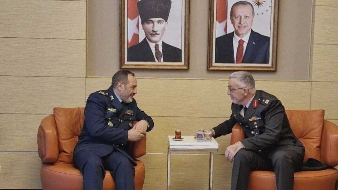 Iranian at Turkish Defense Ministers: Pagtalakay sa mga Krisis na Nakaaapekto sa Rehiyon at Pagpapasya Hinggil sa mga Ito