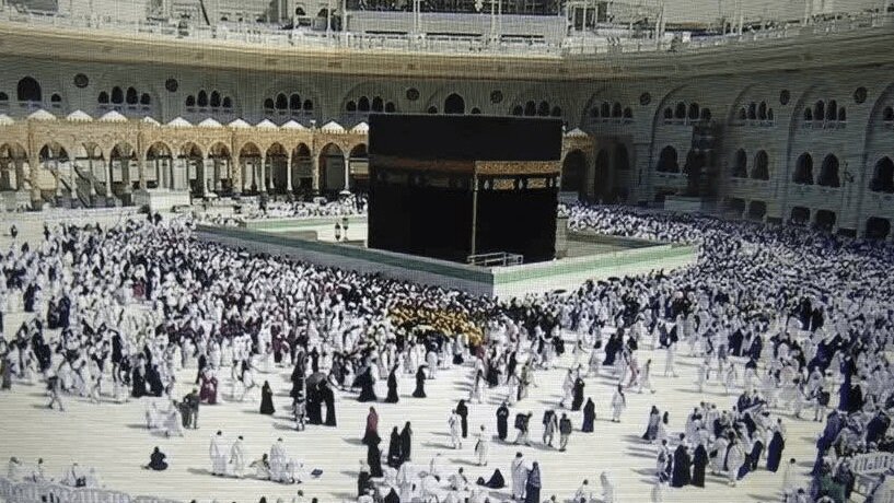 سعودی حکام نے خانہ کعبہ کے گرد حصار لگا دیا + ویڈیو