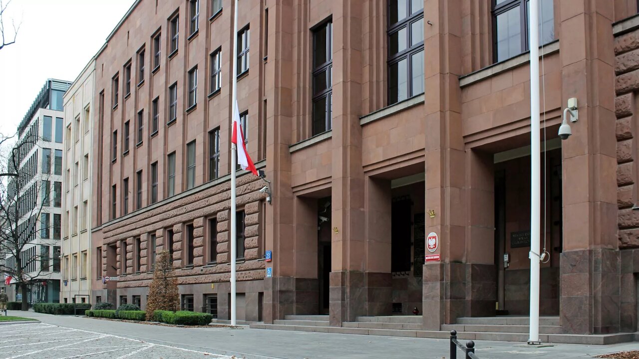 Пропалестинские демонстранты облили краской здание МИД Польши