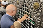 Informe fotográfico | El presidente del Parlamento de Irán visita el santuario sagrado de Hazrat Masumeh