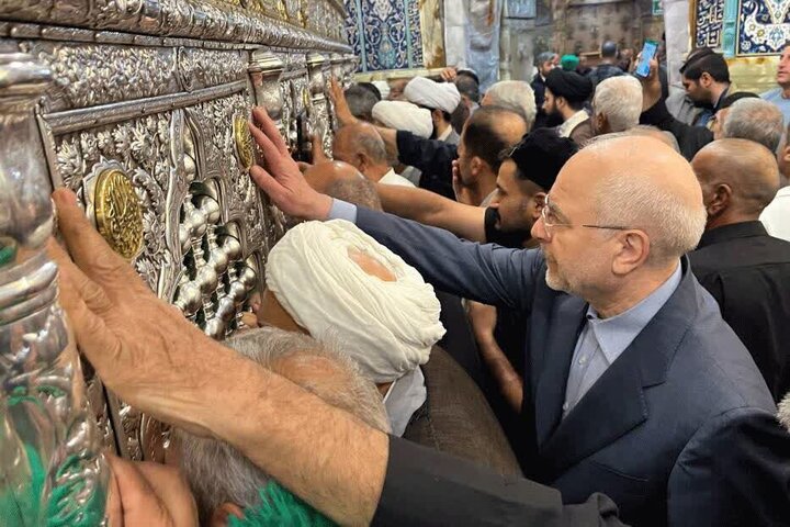 Informe fotográfico | El presidente del Parlamento de Irán visita el santuario sagrado de Hazrat Masumeh
