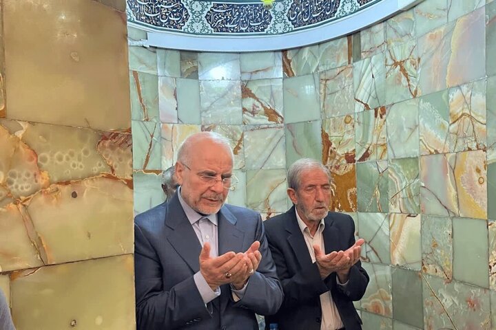Informe fotográfico | El presidente del Parlamento de Irán visita el santuario sagrado de Hazrat Masumeh