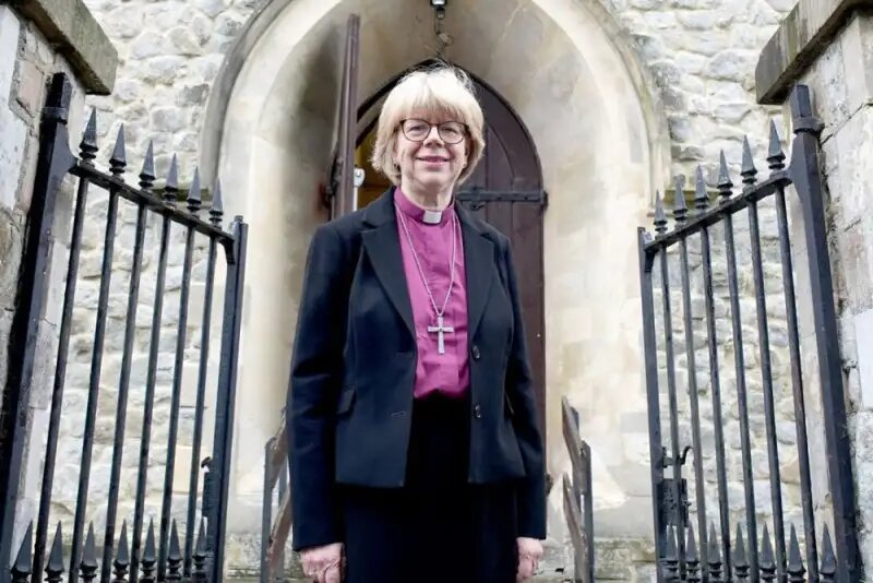 برای اولین بار یک زن رهبر کلیسای انگلستان شد / شکستن سنت ۱۴۰۰ ساله کلیسای انگلیکن