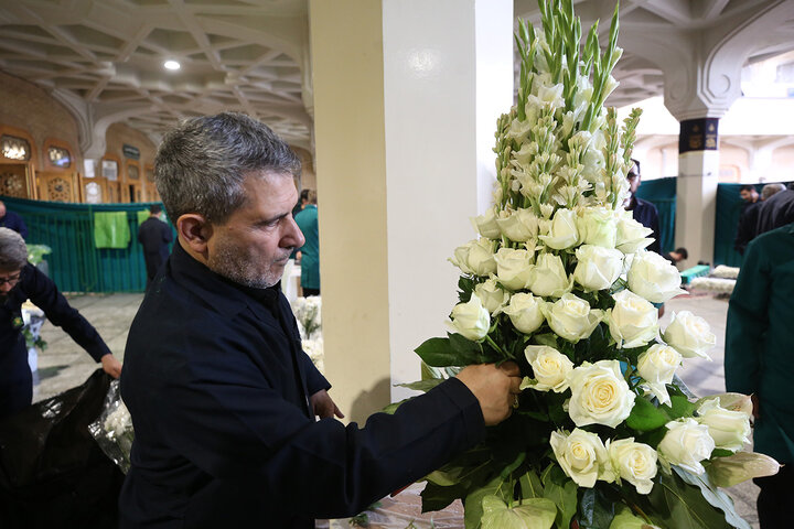 Photo: Changing flowers of Hazrat Masoumeh mausoleum on eve of demise anniversary