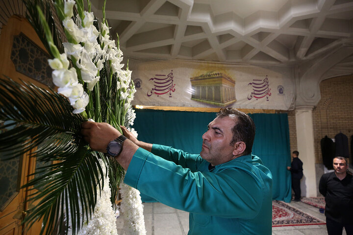 Photo: Changing flowers of Hazrat Masoumeh mausoleum on eve of demise anniversary