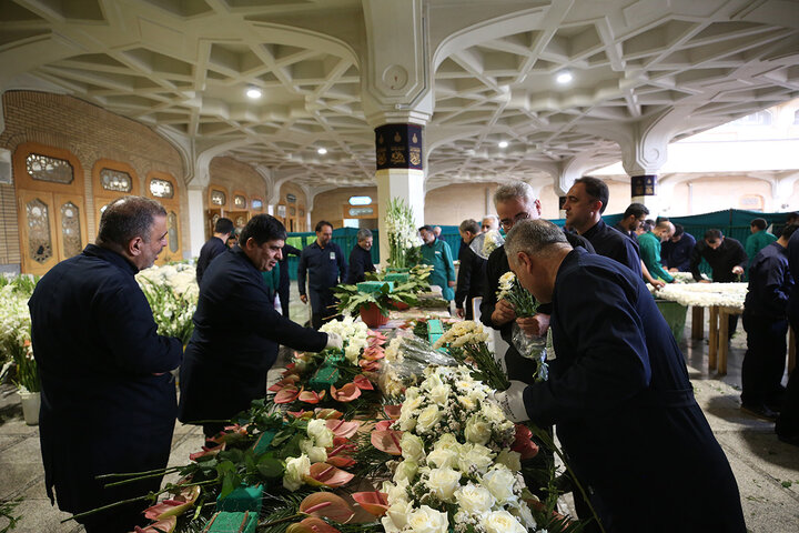 Photo: Changing flowers of Hazrat Masoumeh mausoleum on eve of demise anniversary