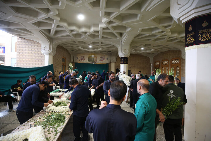 Photo: Changing flowers of Hazrat Masoumeh mausoleum on eve of demise anniversary