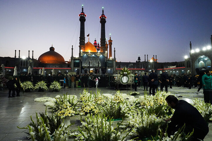 Photo: Changing flowers of Hazrat Masoumeh mausoleum on eve of demise anniversary