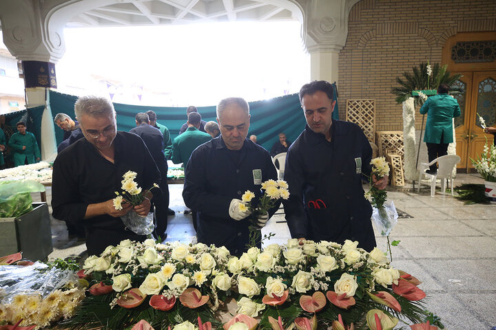 Photo: Changing flowers of Hazrat Masoumeh mausoleum on eve of demise anniversary