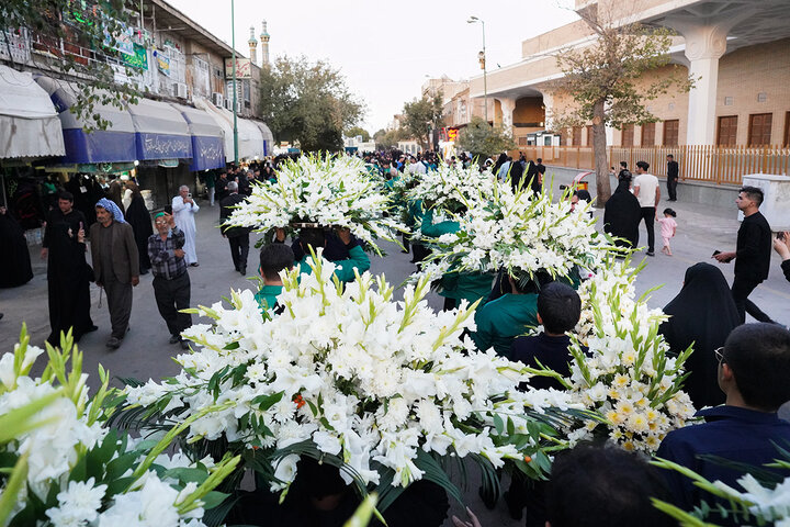 Photo: Changing flowers of Hazrat Masoumeh mausoleum on eve of demise anniversary