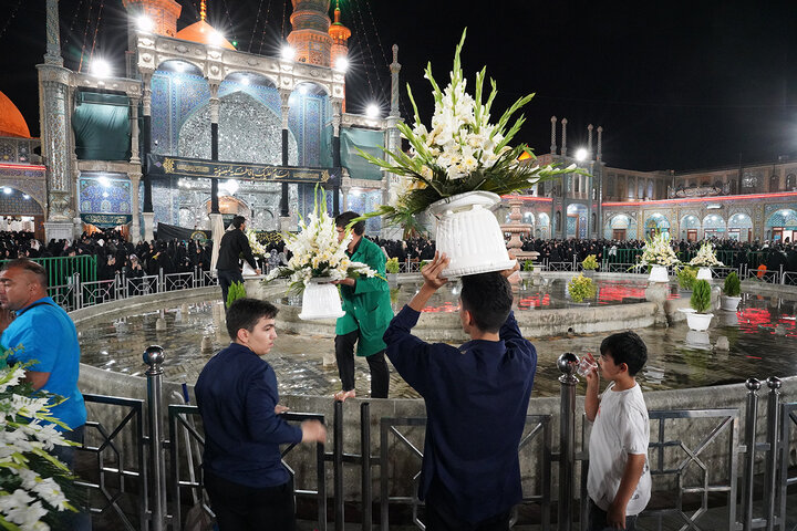 Photo: Changing flowers of Hazrat Masoumeh mausoleum on eve of demise anniversary