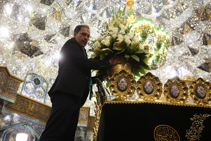 Photo: Changing flowers of Hazrat Masoumeh mausoleum on eve of demise anniversary