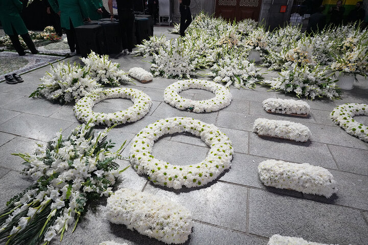 Photo: Changing flowers of Hazrat Masoumeh mausoleum on eve of demise anniversary