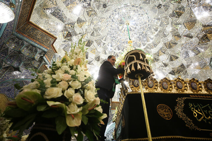 Photo: Changing flowers of Hazrat Masoumeh mausoleum on eve of demise anniversary
