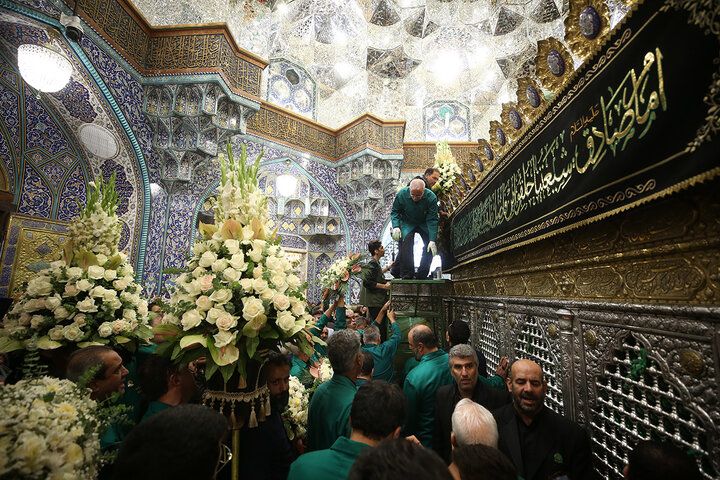 Photo: Changing flowers of Hazrat Masoumeh mausoleum on eve of demise anniversary