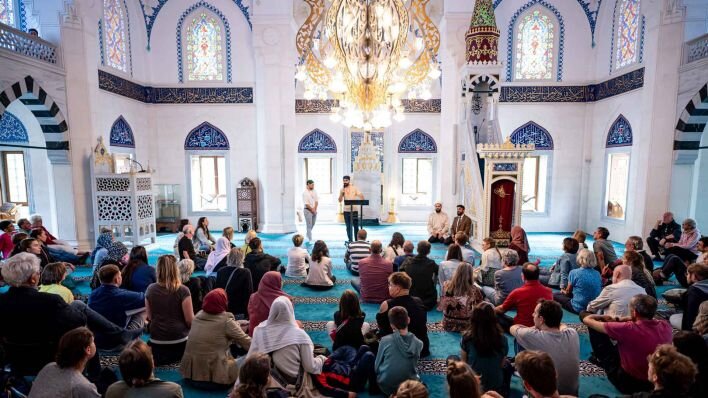 بیش از ۱۰۰ هزار نفر از مساجد آلمان بازدید کردند