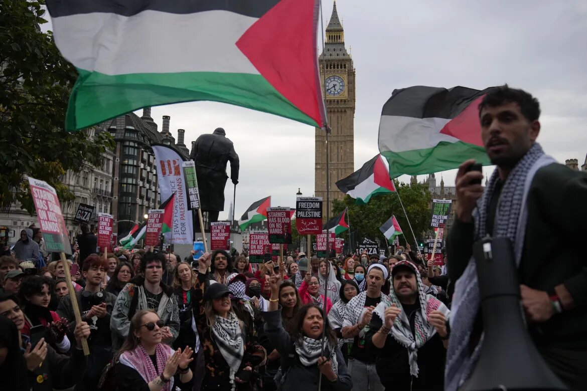 London erupts in protest over Israeli setention of Gaza Flotilla activists