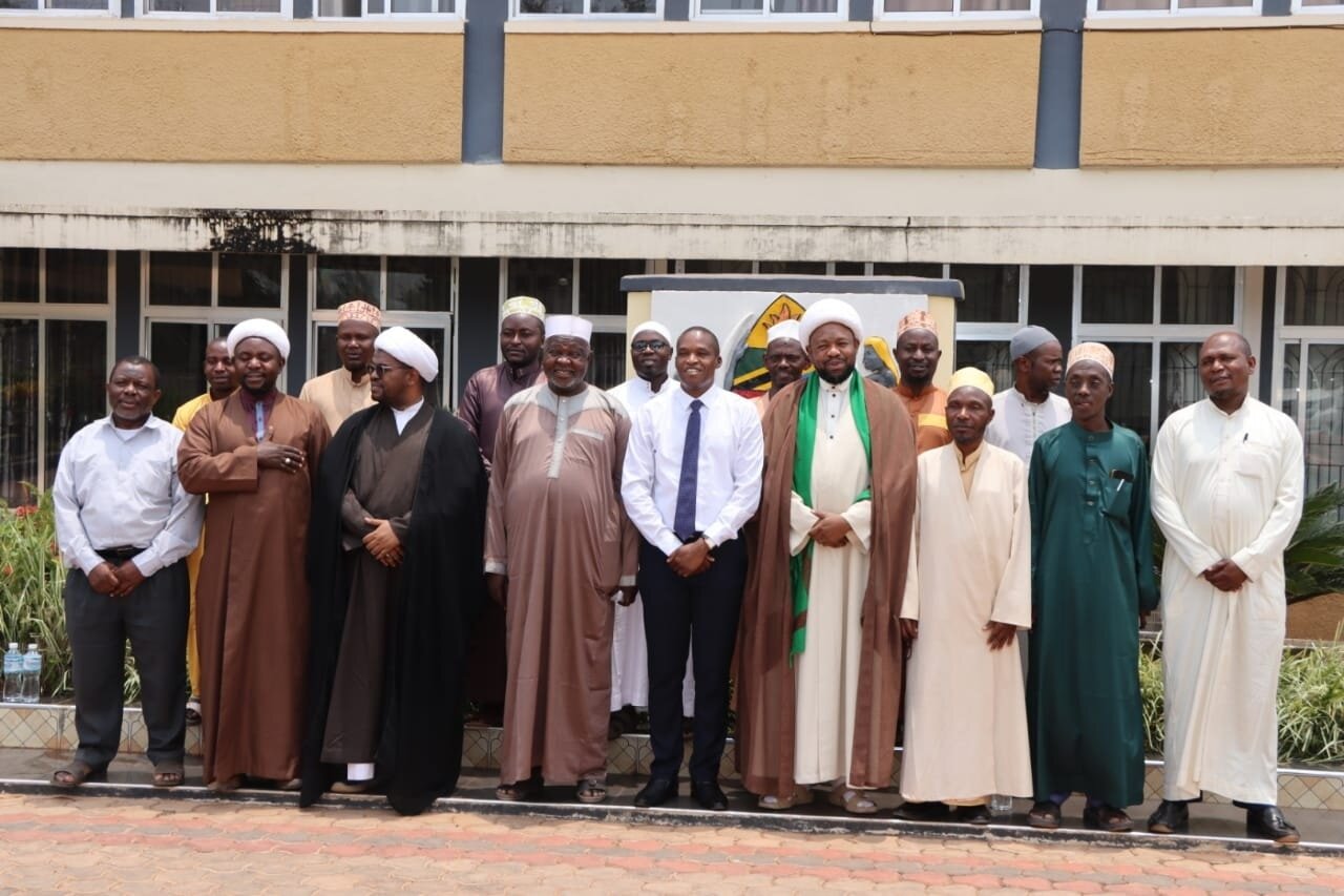 Labarai Cikin Hotuna| Na Ziyarar Babban Shehin Majalisar Shi'a Na Tanzaniya Ga Ziyarci Cibiyoyin Ahlul Baiti Na Kigoma.