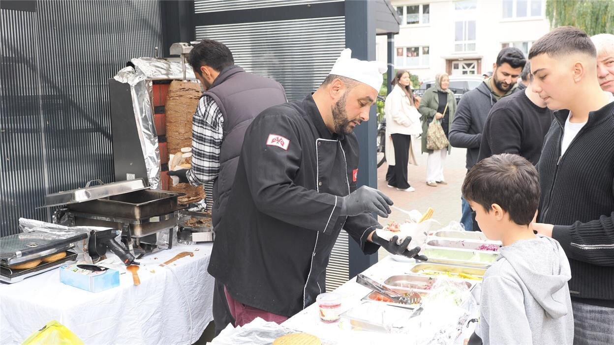 بیش از ۱۰۰ هزار نفر از مساجد آلمان بازدید کردند