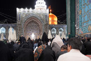 تقرير مصور/ أجواء الحرم الرضوي الشریف في لیلة وفاة السیدة المعصومة(س)
