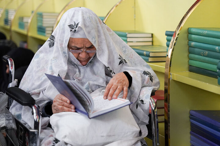 تقرير مصور/ أجواء الحرم الرضوي الشریف في لیلة وفاة السیدة المعصومة(س)