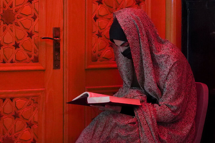 تقرير مصور/ أجواء الحرم الرضوي الشریف في لیلة وفاة السیدة المعصومة(س)