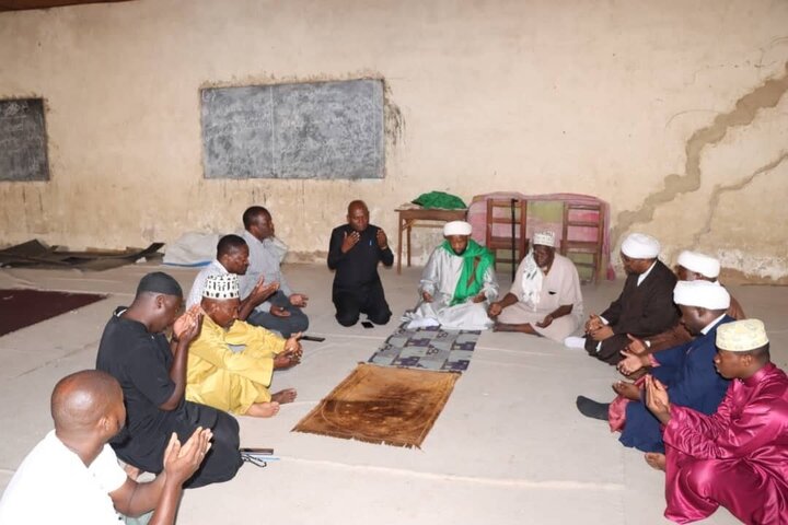 تقرير مصور/ مسؤول مجلس الشيعة في تنزانيا يتفقد شخصيات دينية مختلفة