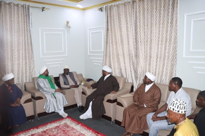 تقرير مصور/ مسؤول مجلس الشيعة في تنزانيا يتفقد شخصيات دينية مختلفة