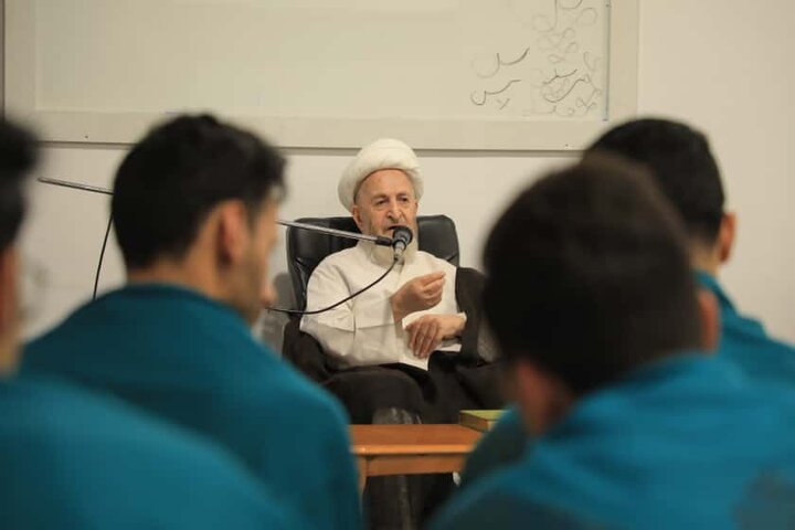 تقرير مصور/ الجولة التبليغية الخامسة للمواهب القرآنية في قم المقدسة تتواصل بلقاء نخبة من العلماء