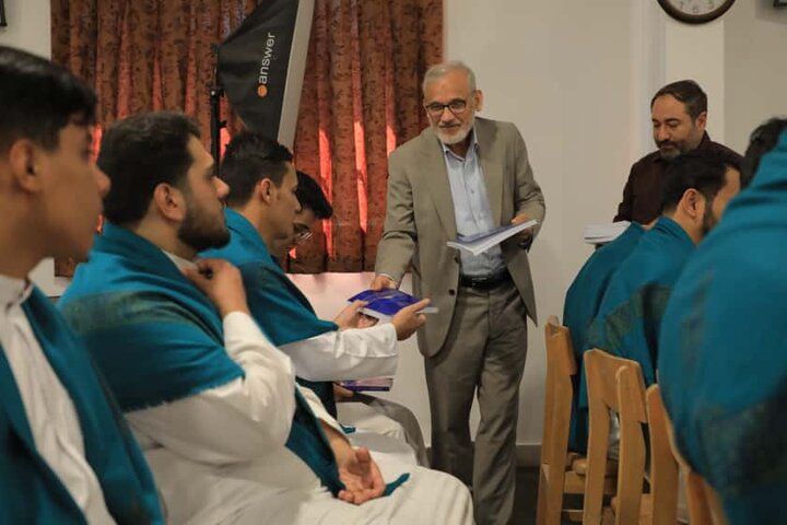 تقرير مصور/ الجولة التبليغية الخامسة للمواهب القرآنية في قم المقدسة تتواصل بلقاء نخبة من العلماء