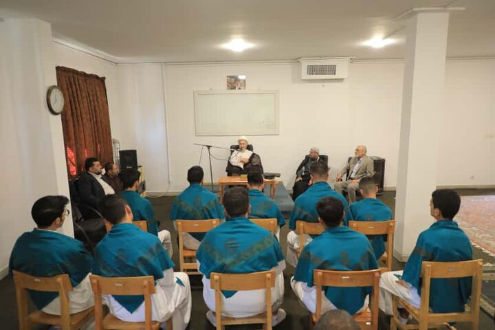 تقرير مصور/ الجولة التبليغية الخامسة للمواهب القرآنية في قم المقدسة تتواصل بلقاء نخبة من العلماء