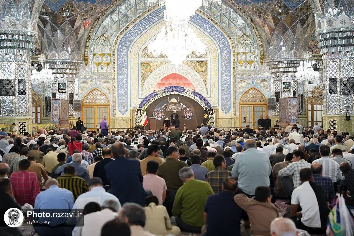 إقامة مراسم عزاء في ذکری وفاة کریمة أهل البیت(ع) في الحرم الرضوي الشریف