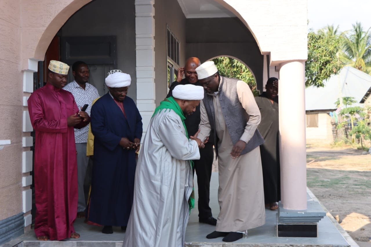 Sheikh Hemed Jalala na Sheikh wa Mkoa wa Tabora (BAKWATA) waonyesha: Matendo ya Hekima Yanayounganisha Watu na Kuimarisha Umoja wa Kiislamu