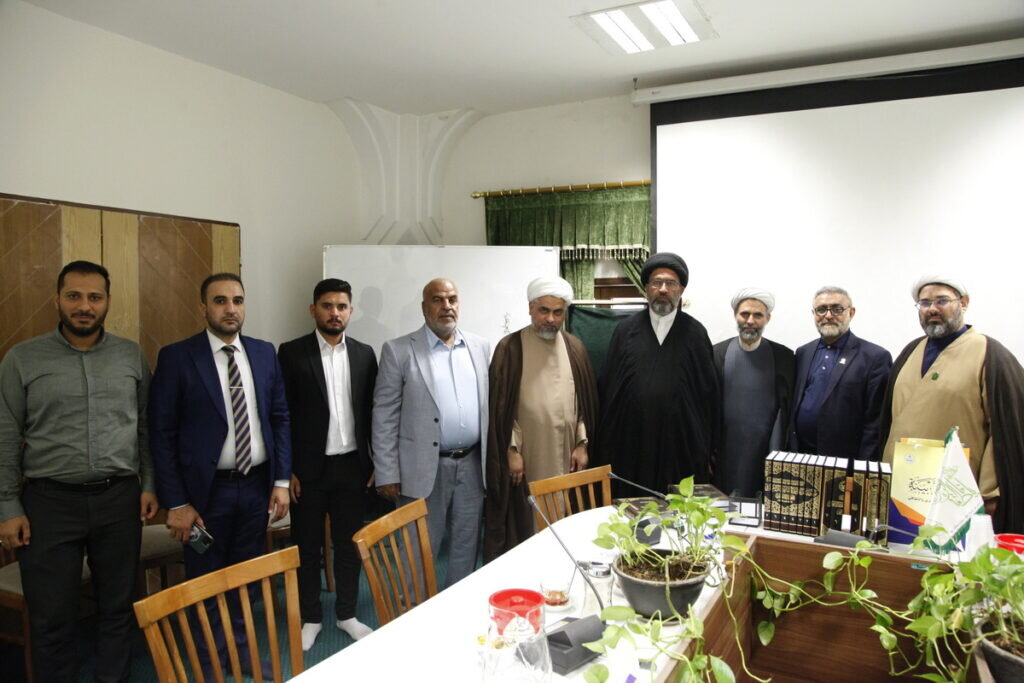 رونمایی از موسوعه «مستندات تروریست القاعده و داعش در عراق» در کتابخانه فاطمی + عکس