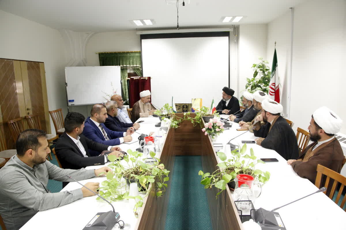 رونمایی از موسوعه «مستندات تروریست القاعده و داعش در عراق» در کتابخانه فاطمی + عکس