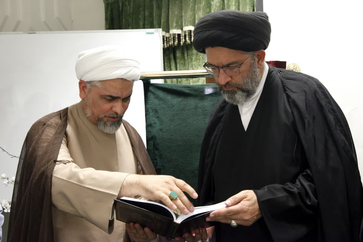 رونمایی از موسوعه «مستندات تروریست القاعده و داعش در عراق» در کتابخانه فاطمی + عکس