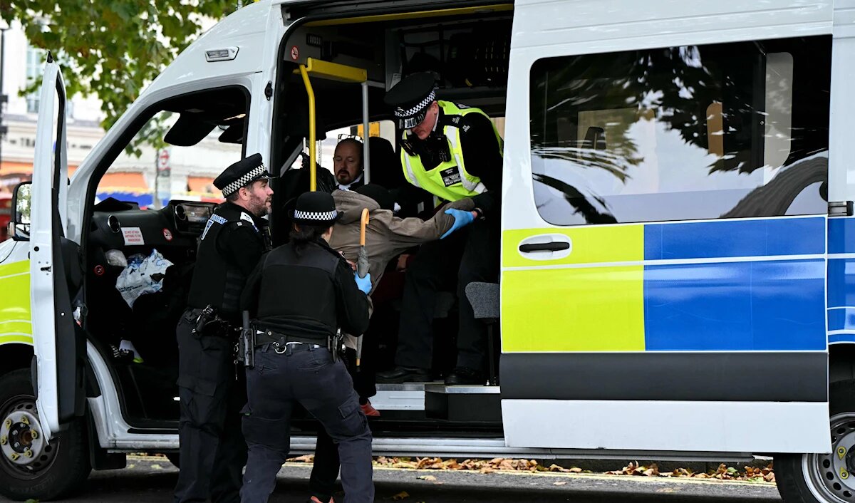 بهدف تقييد الاحتجاجات... بريطانيا تمنح الشرطة صلاحيات أوسع