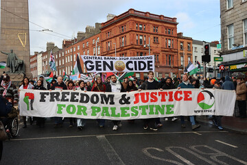 ইহুদিবাদী সরকারের অপরাধের বিরুদ্ধে ফ্রান্স এবং আয়ারল্যান্ডে ফিলিস্তিনি সমর্থকদের বিশাল সমাবেশ+ছবি।