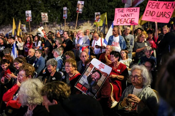 تظاهرات مقابل منزل نتانیاهو برای درخواست اجرای توافق تبادل اسرا