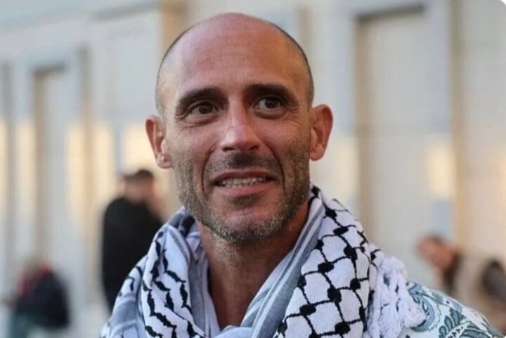 فعال ایتالیایی پس از بازداشت در حملۀ صهیونیست‌ها به کاروان صمود، مسلمان شد