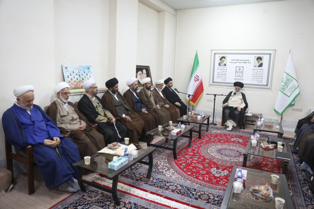 انتقاد آیت‌الله حسینی بوشهری از برخورد گزینشی رسانه‌ها نسبت به روحانیت