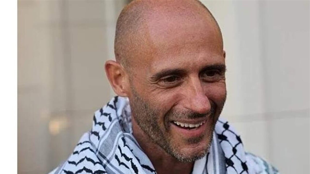 فعال ایتالیایی عضو ناوگان صمود، به اسلام گروید