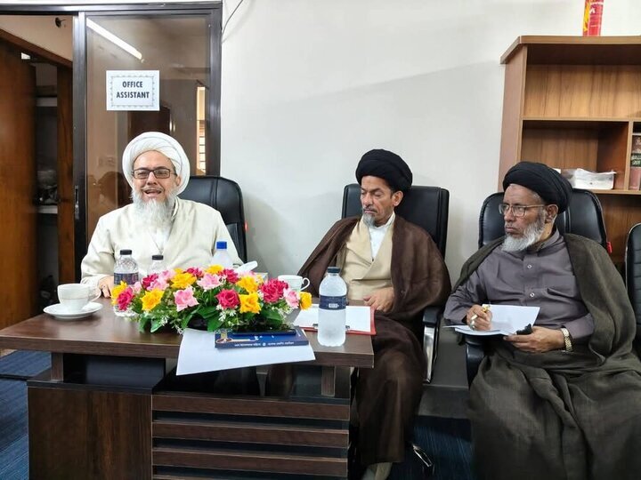 تقریر مصور / ممثل قائد الثورة الإسلامية یلتقي بعلماء الشيعة في بنغلاديش في لقاء ودي