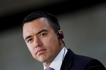 エクアドル大統領、石による暗殺未遂から生還！
