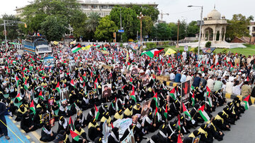 تصویری رپورٹ | لاہور: طوفان الاقصیٰ کی سالگرہ کے موقع پر فلسطین کے حق میں عظیم الشان مارچ