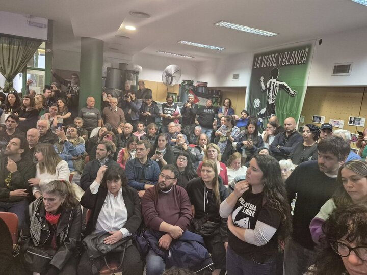 Informe fotográfico |  Reconocido clérigo chiíta argentino asiste a conferencia de prensa en Buenos Aires sobre la liberación de los detenidos de la Flotilla Sumud