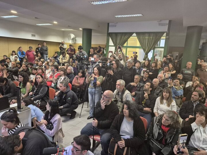 Informe fotográfico |  Reconocido clérigo chiíta argentino asiste a conferencia de prensa en Buenos Aires sobre la liberación de los detenidos de la Flotilla Sumud